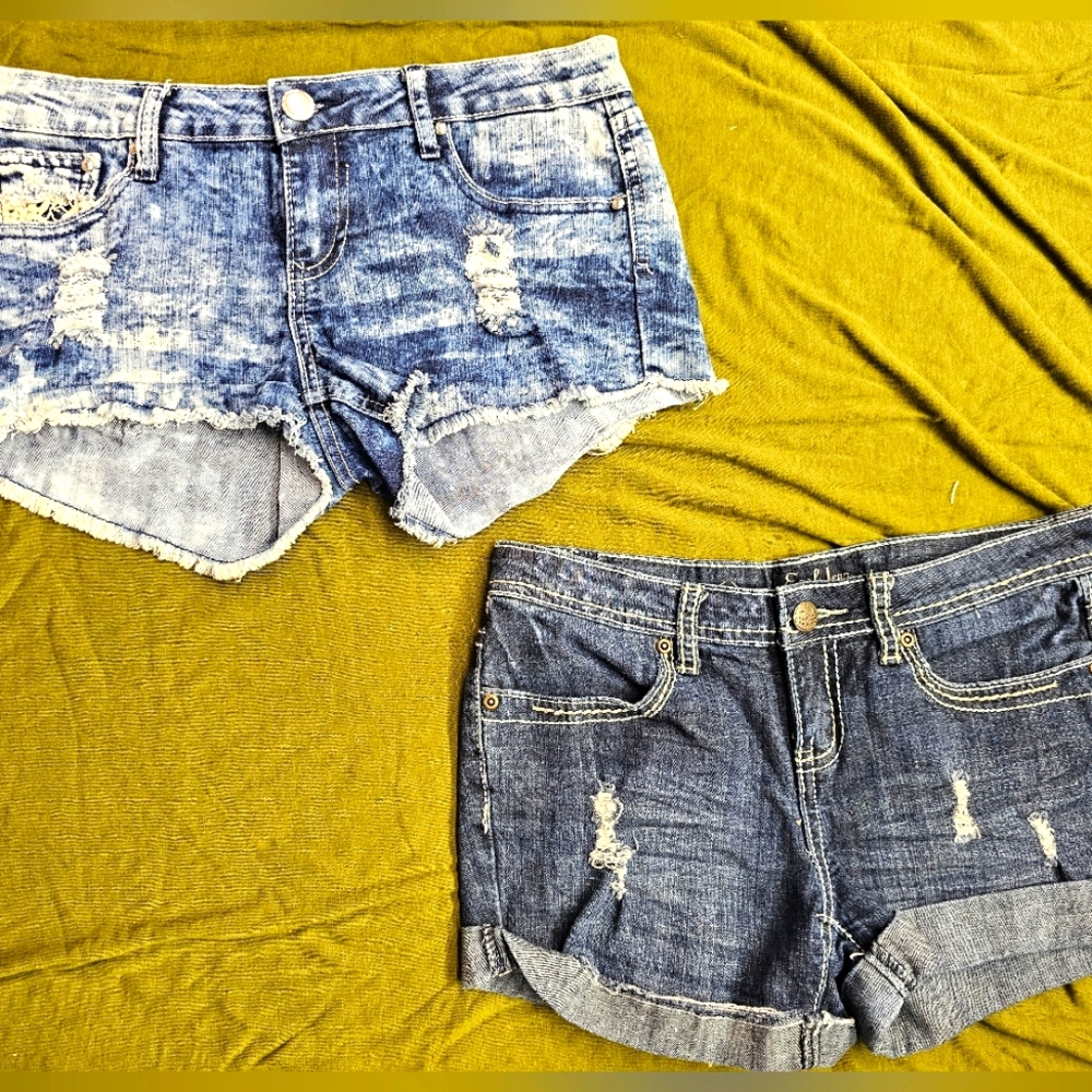 Size 7 jean shorts set of 2